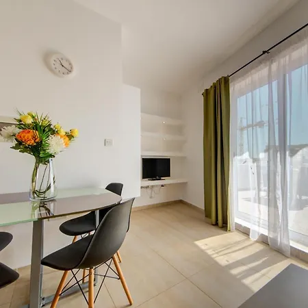 St Paul's Bay Penthouse With Views *