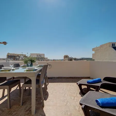 St Paul's Bay Penthouse With Views Appartamento *
